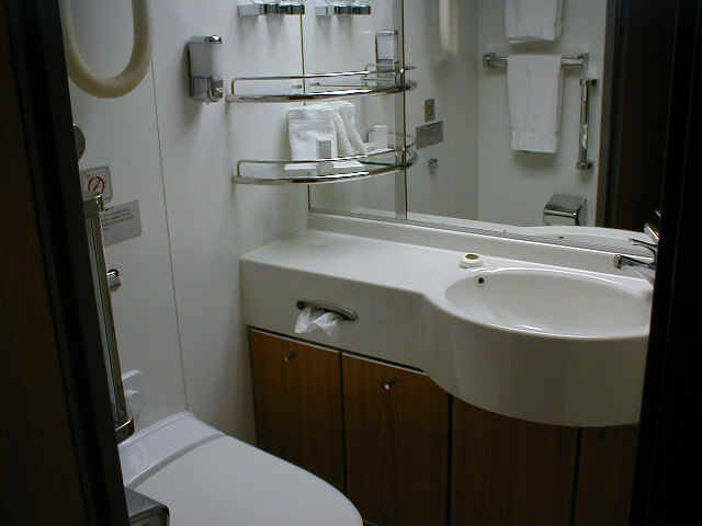 Bathroom.jpg (53432 bytes)