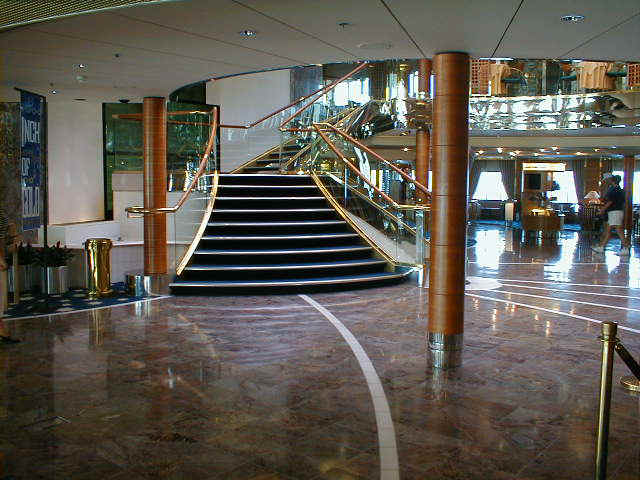 Grand Stairs.jpg (61820 bytes)