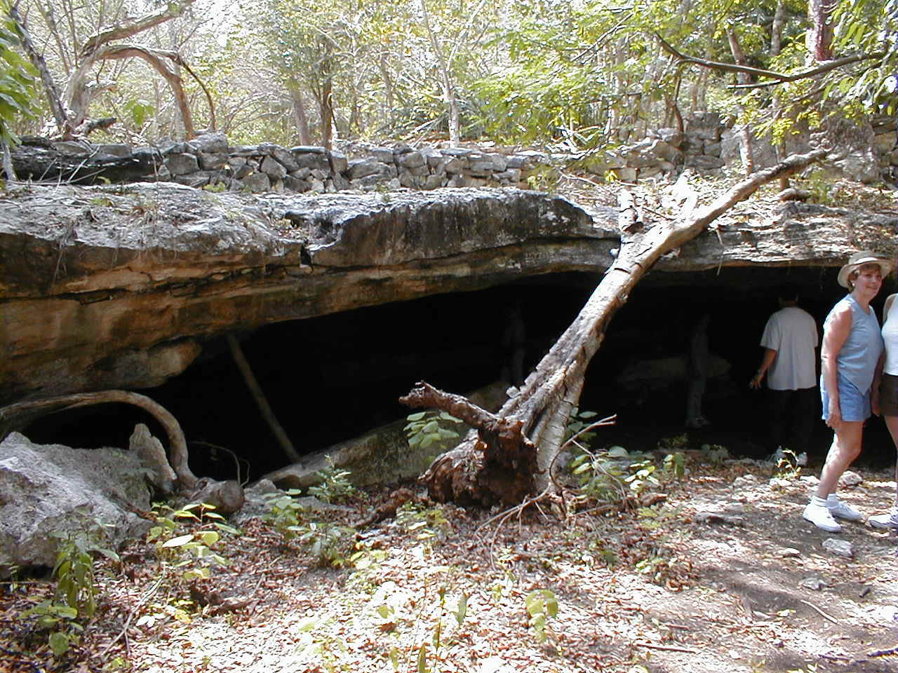 Myan Cave.jpg (214424 bytes)