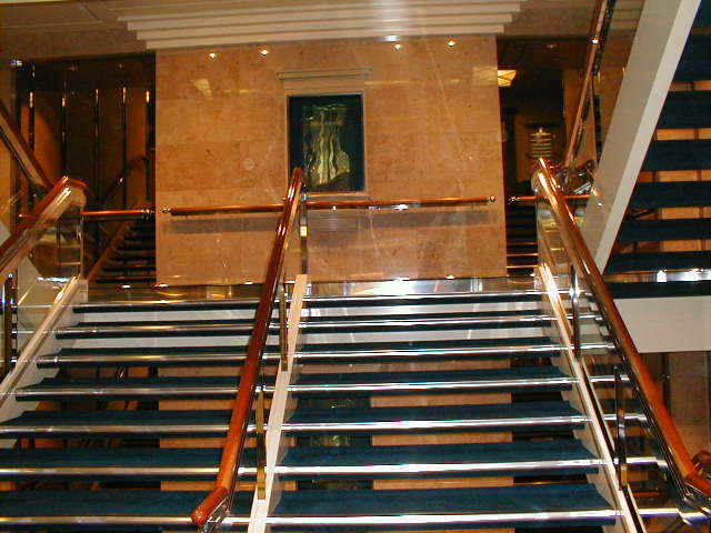 Stairs.jpg (61700 bytes)